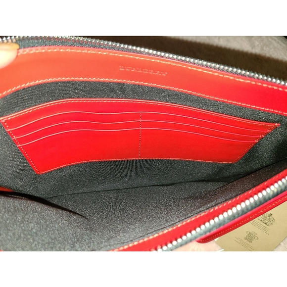 Authentic New Burberry Wristlet - Picture 6 of 6